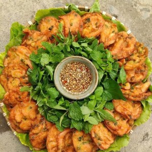 Cần gấp 1 cô chăm ông đi làm bao ăn ở lại ạ