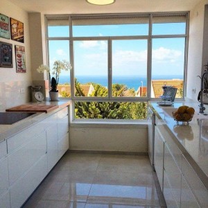 GIA ĐÌNH 3 NGƯỜI LỚN Ở CHUNG CƯ AKARI QUẬN BÌNH TÂN CẦN CHỊ GIÚP VIỆC LƯƠNG 13 TRIỆU Ạ