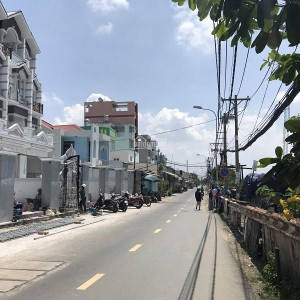 Tuyển Gấp..gấp..gấp.. Một Cô Giúp Việc Nhà Làm Ăn Ở Lại Với Gia Đình
