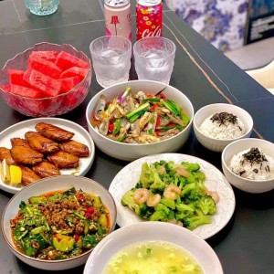 Em là mẹ đơn thân ở chung cư The Peak Midtown ở quận 7 cần gấp 1 chị giúp việc nhà. LƯƠNG 13 TRIỆU BAO ĂN Ở Ạ