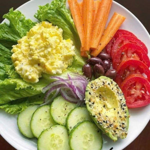 Gia đình đang tuyển gấp 1 cô giúp việc nhà đi làm bao ăn ở lại ạ