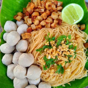 Em tìm một chị hiền lành, thật thà tới phụ dọn dẹp nhà cửa và nấu ăn cho nhà có 3 người lớn