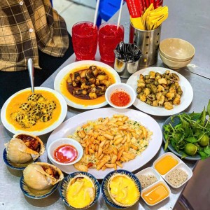 Tuyển gấp 1 cô chăm bà đi làm bao ăn ở lại ạ