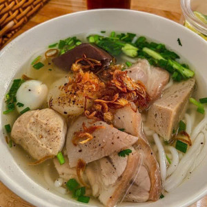 Tuyển gấp 1 cô giúp việc nhà đi làm bao ăn ở lại ạ