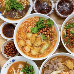 Em cần  tuyển 1 chị giúp việc cho nhà em ở mặt phố trên đường Tân Sơn, Gò Vấp