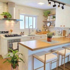 Nhà em Ngọc toàn người lớn có 3 thành vien đều đi làm cả ngày đang tìm một cô về làm nội trợ tại chợ Hoà Bình, Quận 5