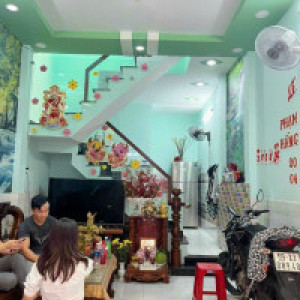 Nhà Mặt Phố Có 1 Lầu Ở Đường Trường Chinh Quận 12. Tuyển Cô Giúp Việc Nhà !!!