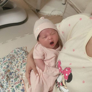 Chị Gái Mình Vừa Sinh Được Hơn 2 Tuần Cần 1 Chị Chuyên Chăm Em Bé !!!
