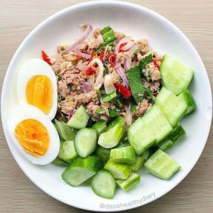 Tuyển gấp 1 cô nấu ăn ngon đi làm bao ăn ở lại ạ