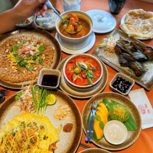 Gia Đình Em Đang Tuyển Gấp Ạ , Cô Nào Làm Được Alo E Nha