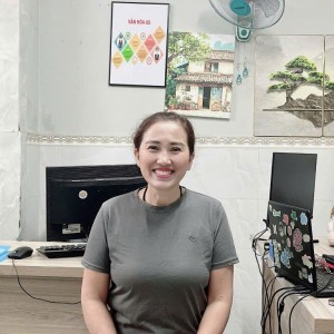 Chị Lệ đang tìm việc chuyên giúp việc nhà - đưa đón bé đi học , cần việc bao ăn ở lại ạ