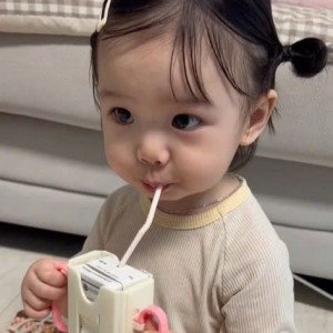 Bé nhà em 10 tháng, cần 1 chị trông nom, chơi với bé để mẹ bé có thể làm việc.