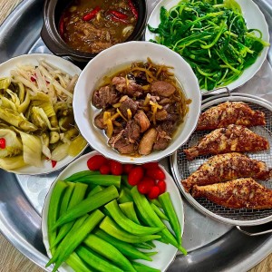 Tuyển gấp một Cô Về Làm Việc Nội Trợ Cho Gia Đình Có Vợ Chồng Và 2 Cháu được 5 Va 6 Tuổi Đều Bận Cv Đến Chiều Tối Mới Về