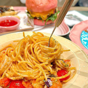 Em đi làm suốt không có thời gian nội trợ trong gia đình tuyển gấp một cô giúp việc ạ