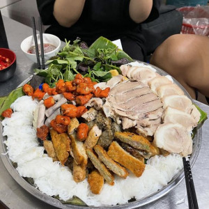 EM TUYỂN GẤP CÔ GIÚP VIỆC NHÀ LƯƠNG THÁNG 11 TRIỆU, BAO ĂN Ở