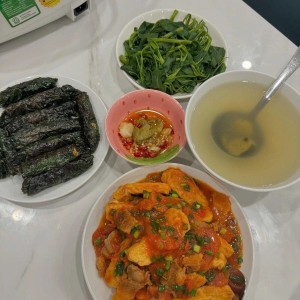 MẸ ĐƠN THÂN CẦN CÔ GIÚP VIỆC NHÀ ,NHÀ 2 MẸ CON (BAO ĂN Ở LẠI ) Ở CHUNG CƯ AN PHÚ NEW CITY