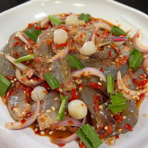 GĐ em đang tuyển gấp 1 cô chuyên tắm bé giỏi đi làm bao ăn ở lại ạ