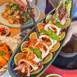 Vợ Em Mới Lên Chức Suốt Ngày Cứ Ở Công Ty Bận Làm Không Có Thời Gian Chăm Sóc Nhà Cửa Gì Cả Nên Hôm Nay Em Đăng Tin Nhờ 1 Cô Về Làm Việc Nhà
