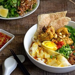 Nhà em đang muốn tìm 1 chị giúp việc ở lại được. Mức lương 13 triệu ở trên đường Lê Trọng Tấn quận Tân Phú ạ