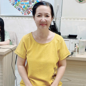 Chị Hiếu đang tìm việc bao ăn ở lại ạ