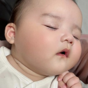 GẤP .. GẤP .. GẤP  LẮM RỒI CÁC CHỊ ƠI . EM CHUẨN BỊ ĐI LÀM NÊN CẦN CHỊ VỀ CHĂM BÉ NHÀ EM ĐƯỢC 4 THÁNG TUỔI