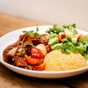 Nấu Ăn Cho Gia Đình Ở Quận 2(cần Người Ở Lại)