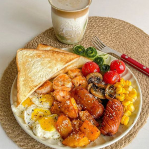 Có chị nào chăm bé 3 tháng tuổi mà làm ăn ở lại không ạ , cần thì alo e liền nha