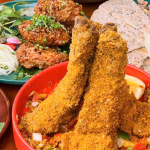 Tuyển gấp 1 cô chăm bà đi làm bao ăn ở lại ạ