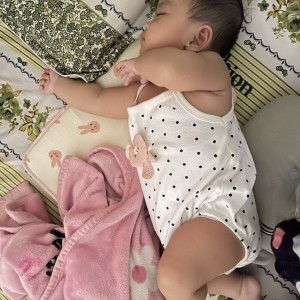 Chào các cô, các chú bé Bông 8 tháng tuổi nghe lời ba mẹ rất ngoan tìm cô về chăm sóc cho bé tại gần Đầm Sen quận 11