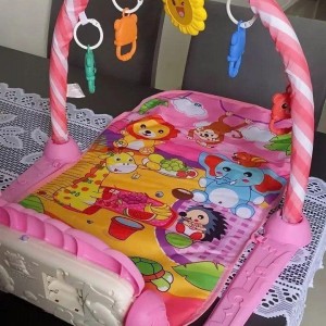 Nhà em 1 trệt 1 lầu 60m2 ở đường Đoàn Văn Bơ quận 4 cần một chị giúp việc nhà ăn ở lại