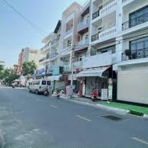 Nhà em mặt phố có 2 lầu 40m2, đang cần 1 cô giúp việc nhà cho gia đình có 3 người lớn