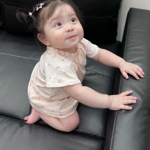 Nhà em cần gấp cô chăm bé  14 tháng tuổi ở Quận 3, bé ngoan, dễ thương lắm ạ.