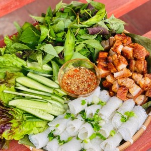 TUYỂN GẤP CÔ CHĂM BÀ – LÀM BAO ĂN Ở LẠI (BÌNH THẠNH) LH 0966529171