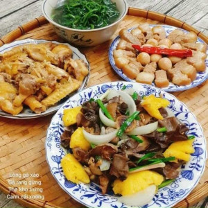 E cần 1 chị giúp việc dọn dẹp, nấu ăn, quán xuyến nhà cửa giúp em.