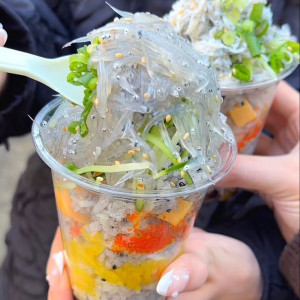 Nhà em ở trên đường Hậu Giang Quận 6, em cần tìm gấp chị giúp việc nhà đi làm ngay luôn nha.