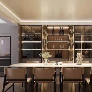 Cần người chăm sóc bà ạ