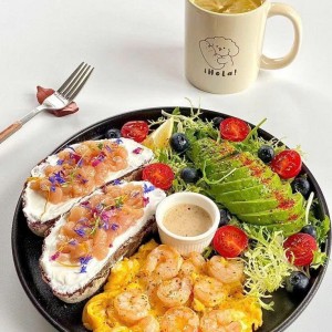 Gia đình em cần chăm bà bao ăn ở lại
