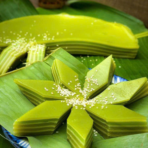 Gia đình em đang tuyển gấp 1 cô nấu ăn nội trợ cho gđ em ạ