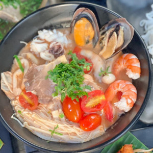 Tuyển Gấp 1 Cô Làm Việc Có Tâm Đi Làm Bao Ăn Ở Lại Ạ