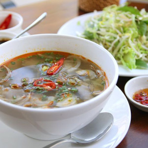 Tuyển Chị Giúp Việc Nấu Ăn Chi Gia Đình 3 Người. Nhà Em Ở Chung Cư Bông Sao, Quận 8, Tphcm.