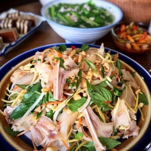 Cần người làm có tâm và ở lâu dài với gđ em ạ