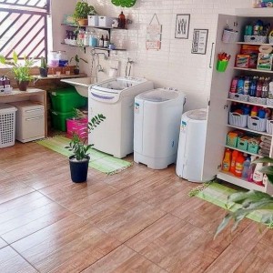 Vợ chồng em cần gấp 1 cô giúp việc ăn ở lại, nhà ở đường Hoàng Hoa Thám Quận Tân Bình, gia đình hiện có 3 người lớn thôi ạ.