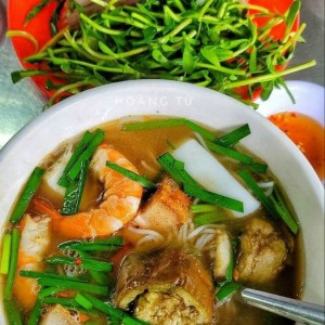 Nhà em cần tìm gấp cô giúp việc nhà ở Quận 7. Công việc chỉ là dọn dẹp nhà cửa và nấu những bữa cơm gia đình đơn giản.