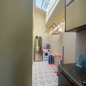 Gia đình em cần chị sang phụ giúp việc nhà cho gia đình em có 1 lầu trên đường Trần Quang Diệu quận Phú Nhuận.