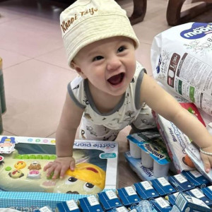Tuyển gấp 1 Cô Chăm Bé Mát Tay Về Chăm Sóc Bé 8 Tháng Tuổi !!