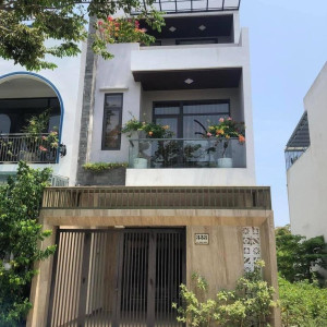 GIA ĐÌNH CÓ 2 VỢ CHỒNG TRẺ CẦN CÔ VỀ LAU DỌN NHÀ CỬA TẠI QUẬN 12