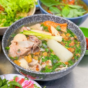Nhà mặt phố có 1 gác lửng ở đường Nguyễn Kiệm Phú Nhuận cần cô giúp việc nhà làm ở lại