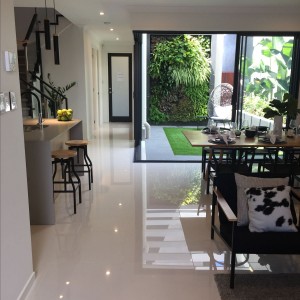 GIA ĐÌNH EM Ở GẦN NGAY BẾN NHÀ RỒNG QUẬN 4. TUYỂN CÔ VỀ LÀM VIỆC NHÀ
