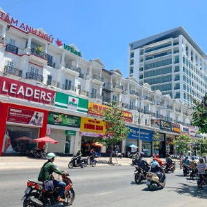 Gấp lắm rồi các chị ơi, nay em Ngọc đang cần tuyển gấp cô về làm việc nhà cho gia đình em có 4 người lớn