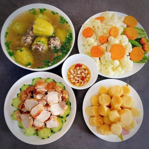 Gia đình em tuyển gấp 1 cô nấu ăn ngon đi làm bao ăn ở lại ạ